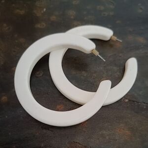 🟣3/$25🟣Retro Chunky '50/'60 White C-Hoop Earrings